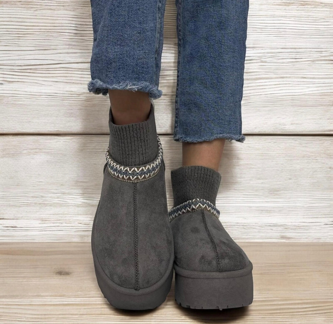 🇬🇧Snugg Miles With Socks - Grey